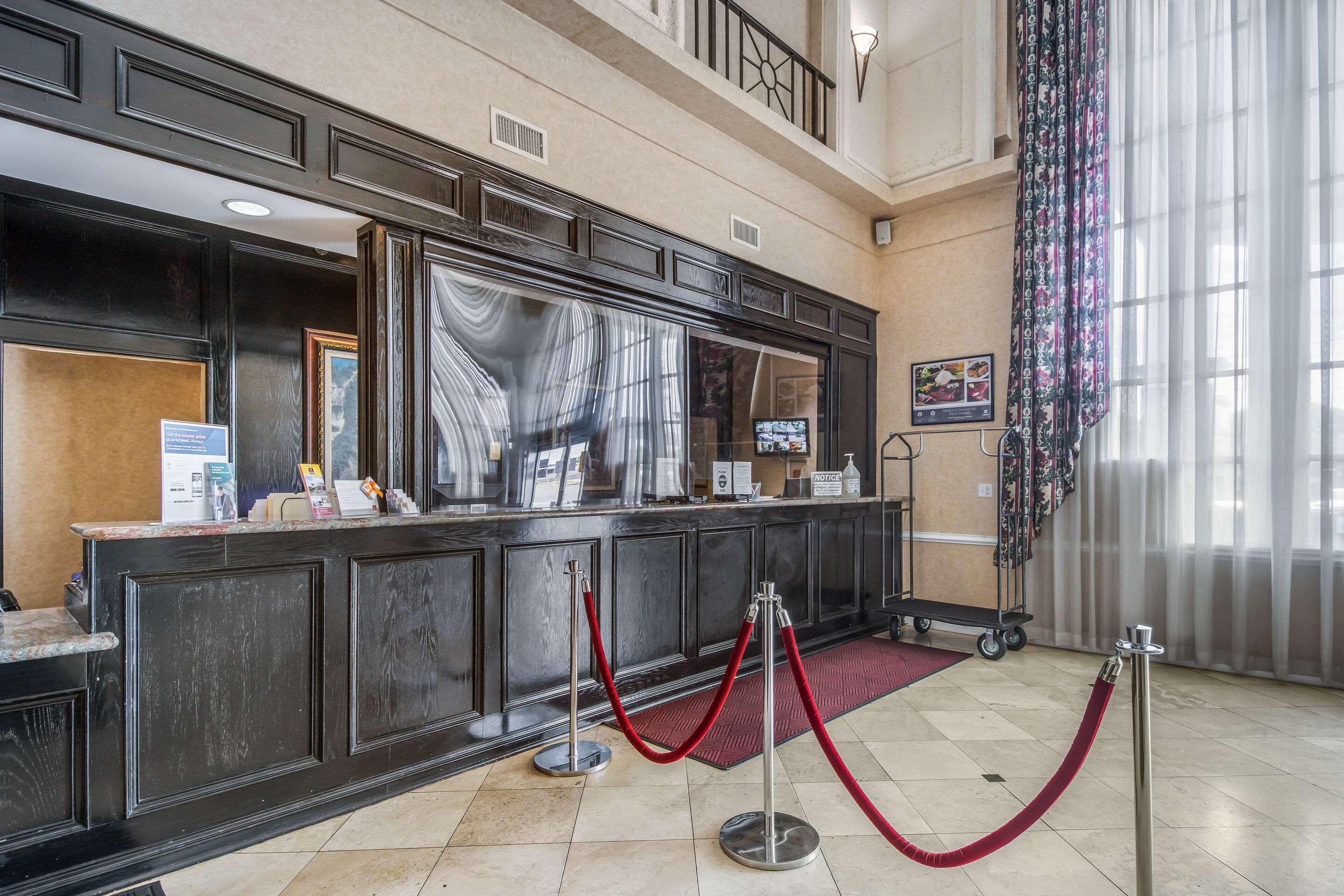 Clarion Inn & Suites Central Clearwater Beach Экстерьер фото