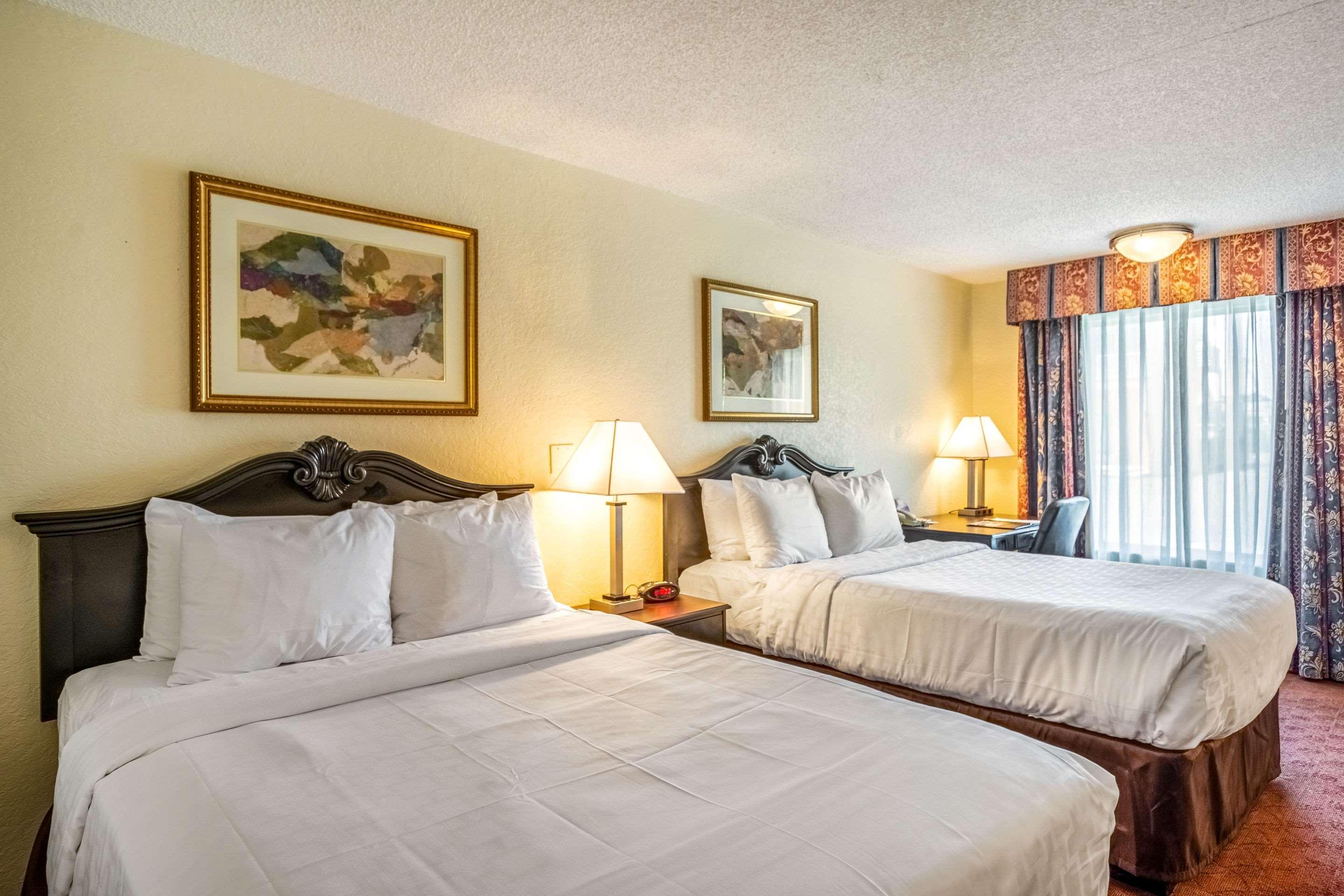 Clarion Inn & Suites Central Clearwater Beach Экстерьер фото