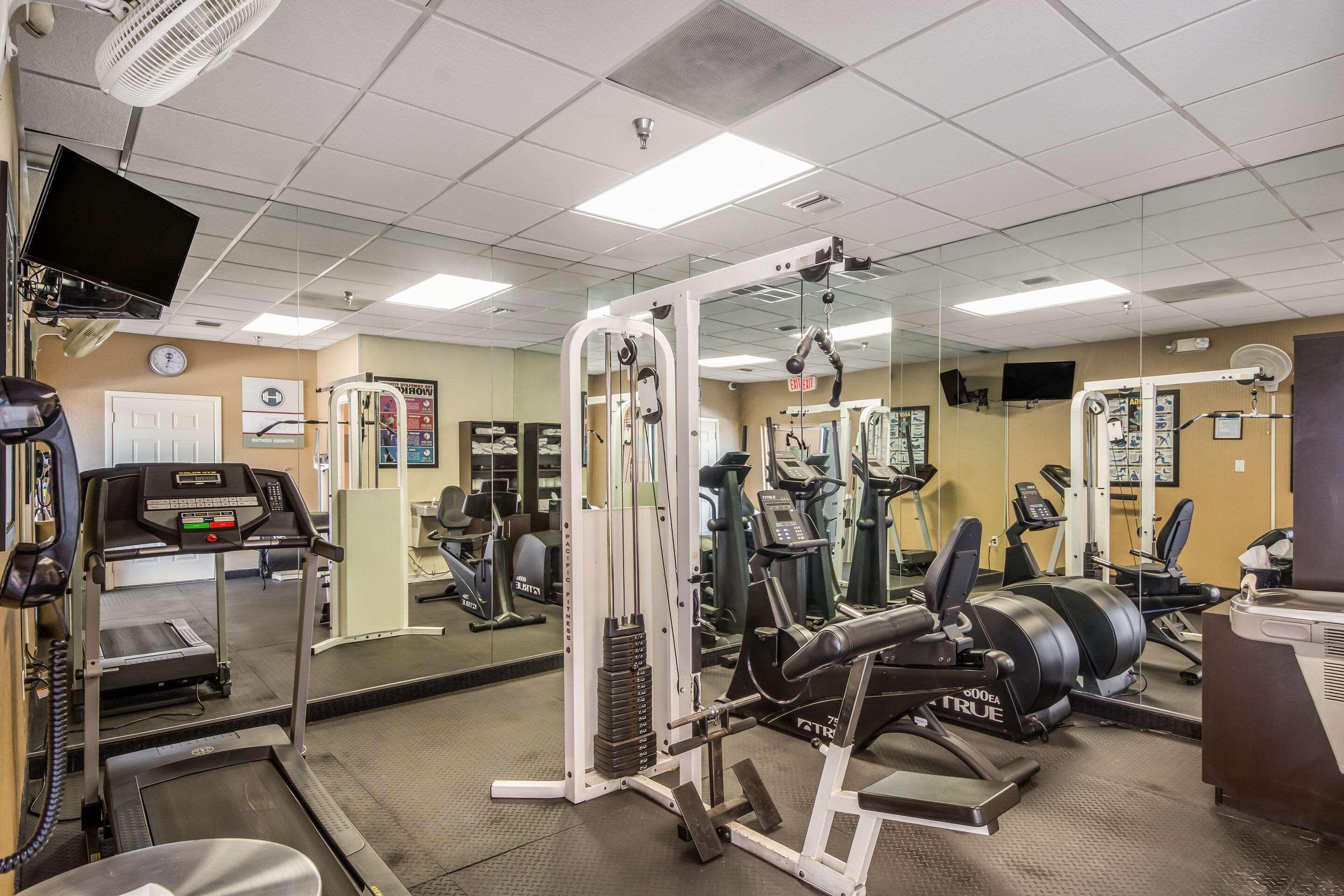 Clarion Inn & Suites Central Clearwater Beach Экстерьер фото