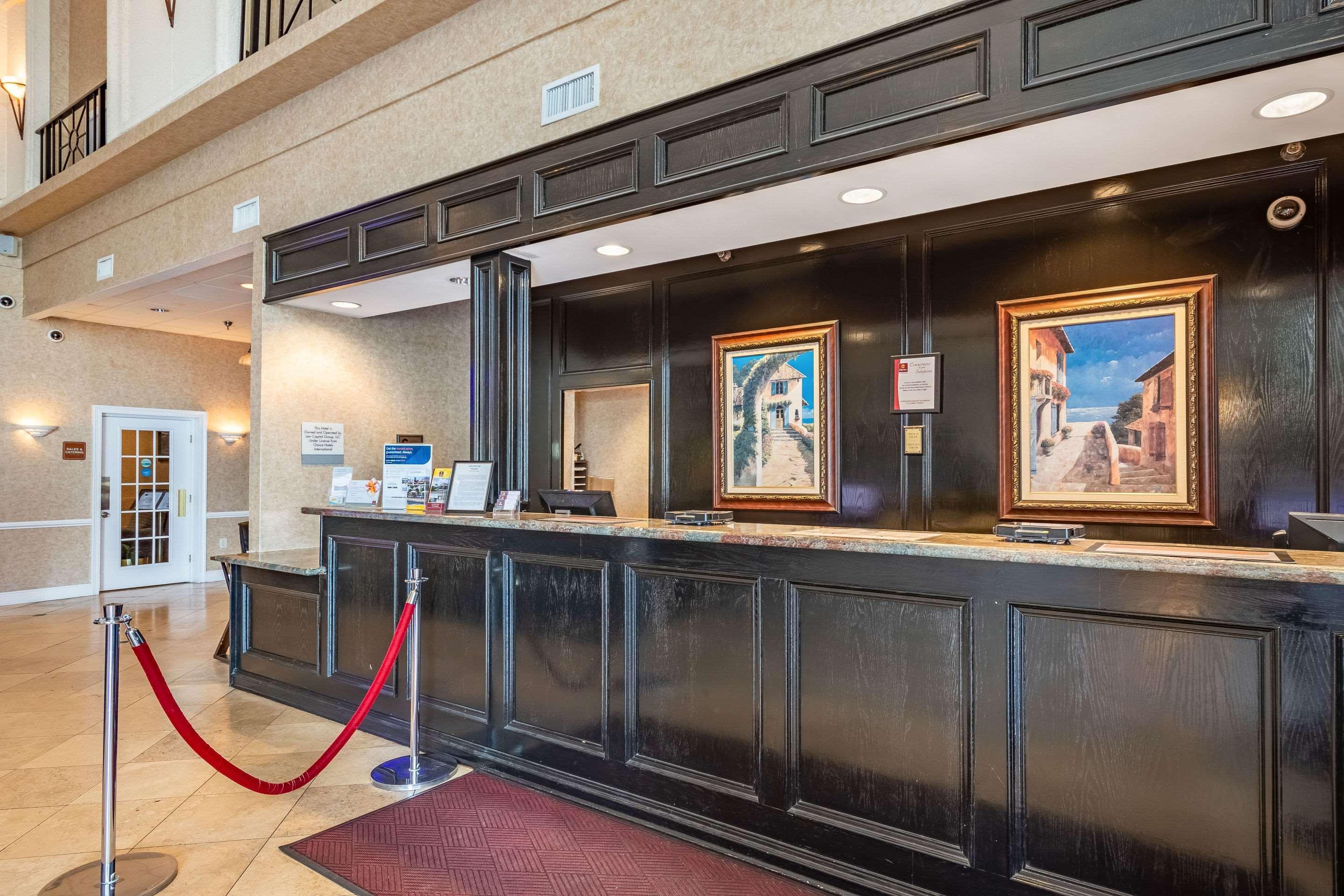 Clarion Inn & Suites Central Clearwater Beach Экстерьер фото