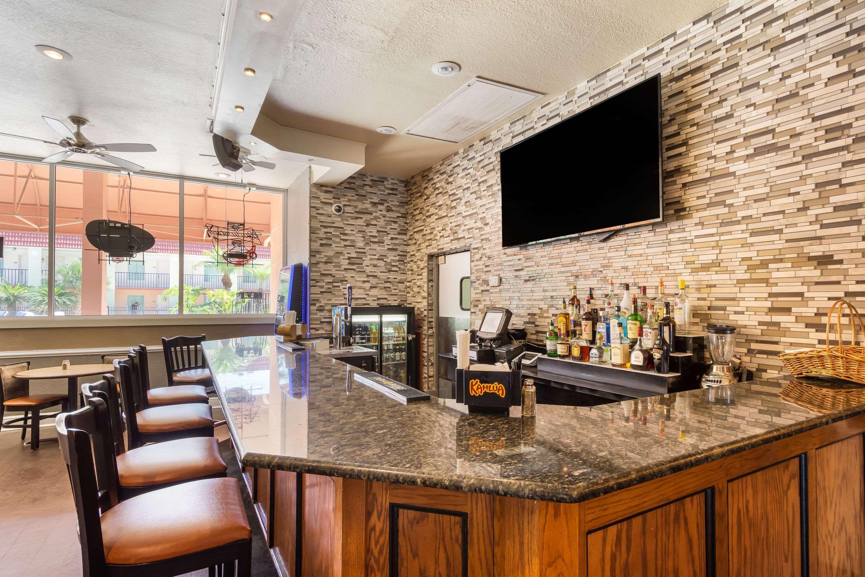 Clarion Inn & Suites Central Clearwater Beach Экстерьер фото