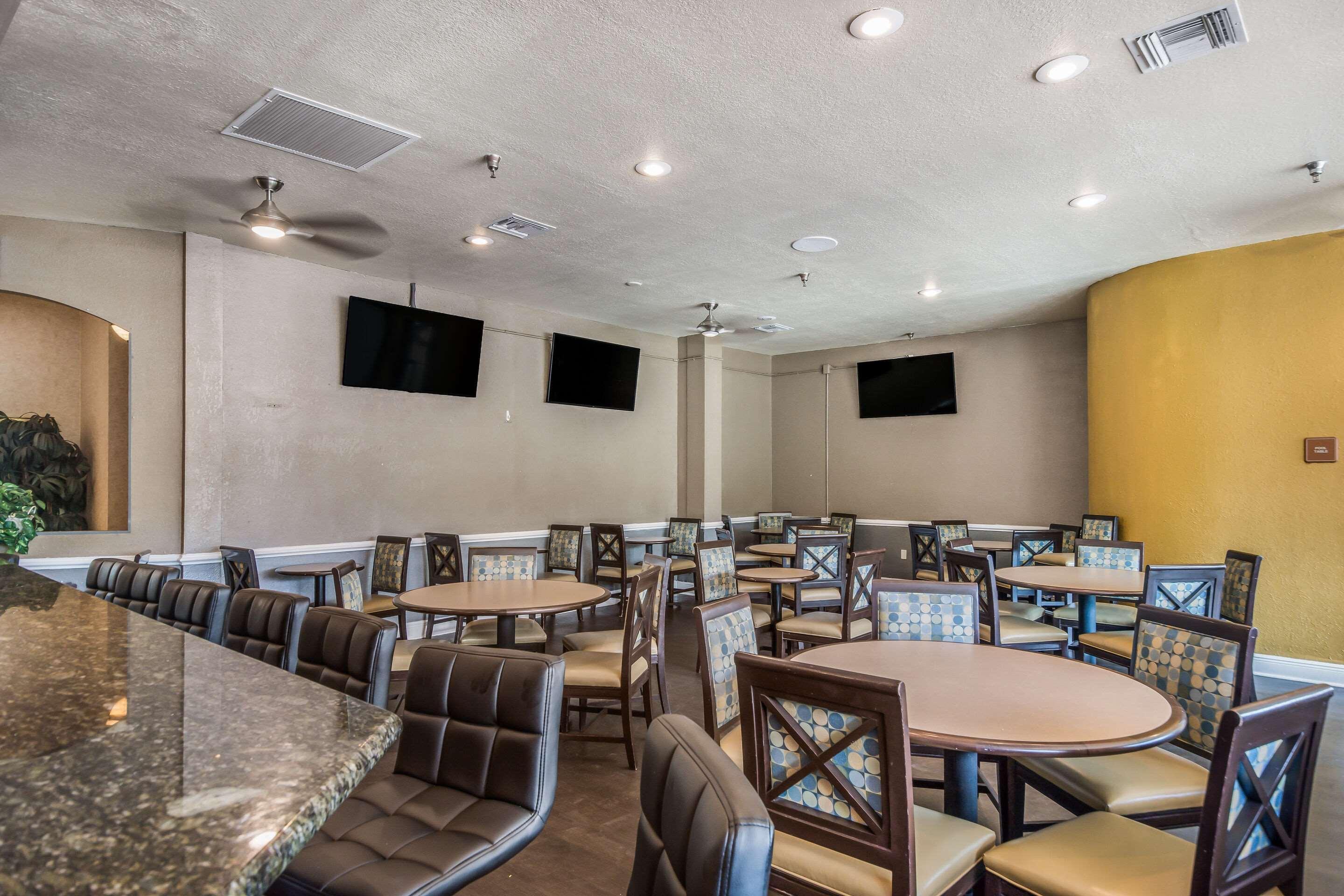 Clarion Inn & Suites Central Clearwater Beach Экстерьер фото