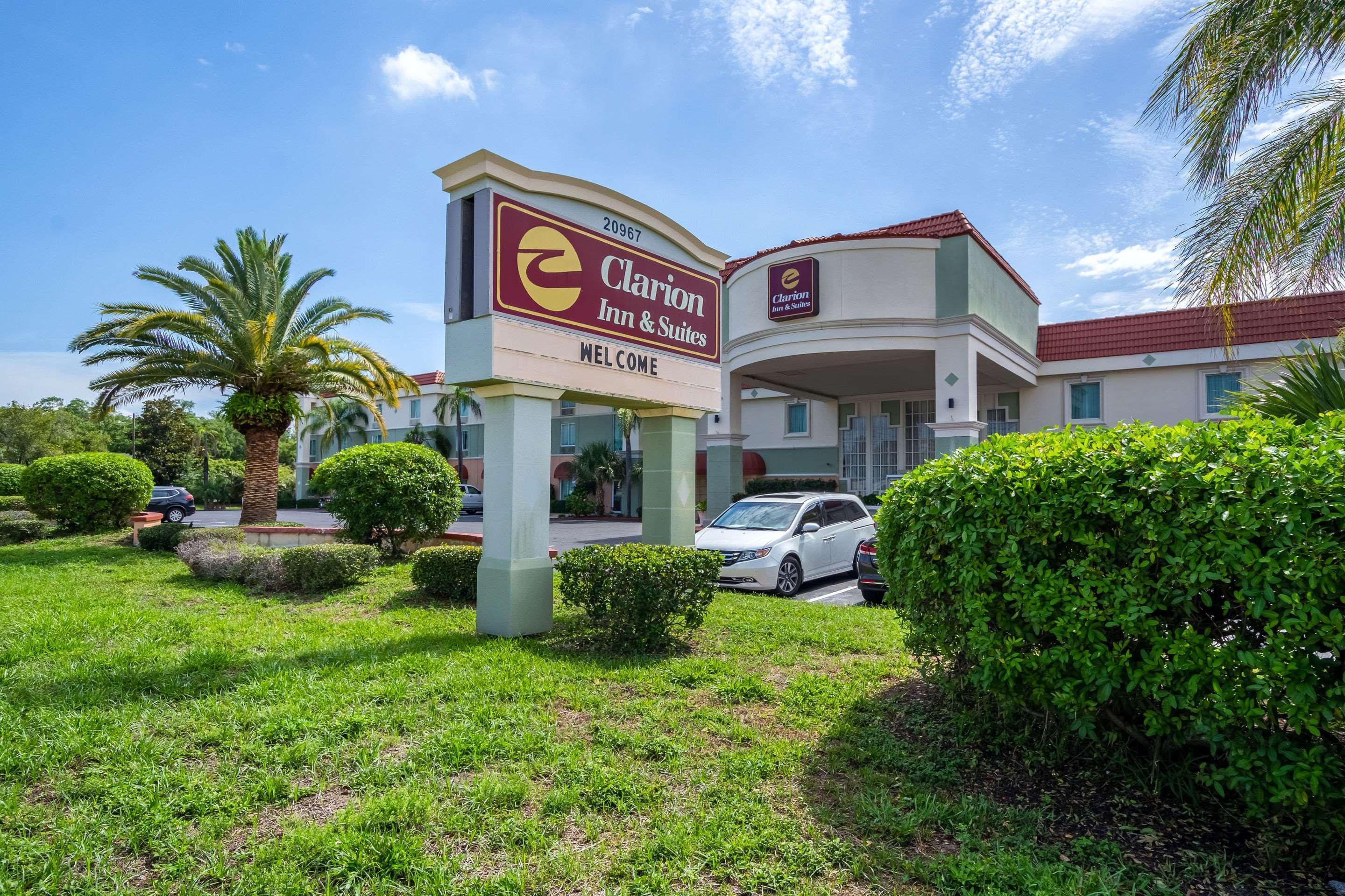 Clarion Inn & Suites Central Clearwater Beach Экстерьер фото