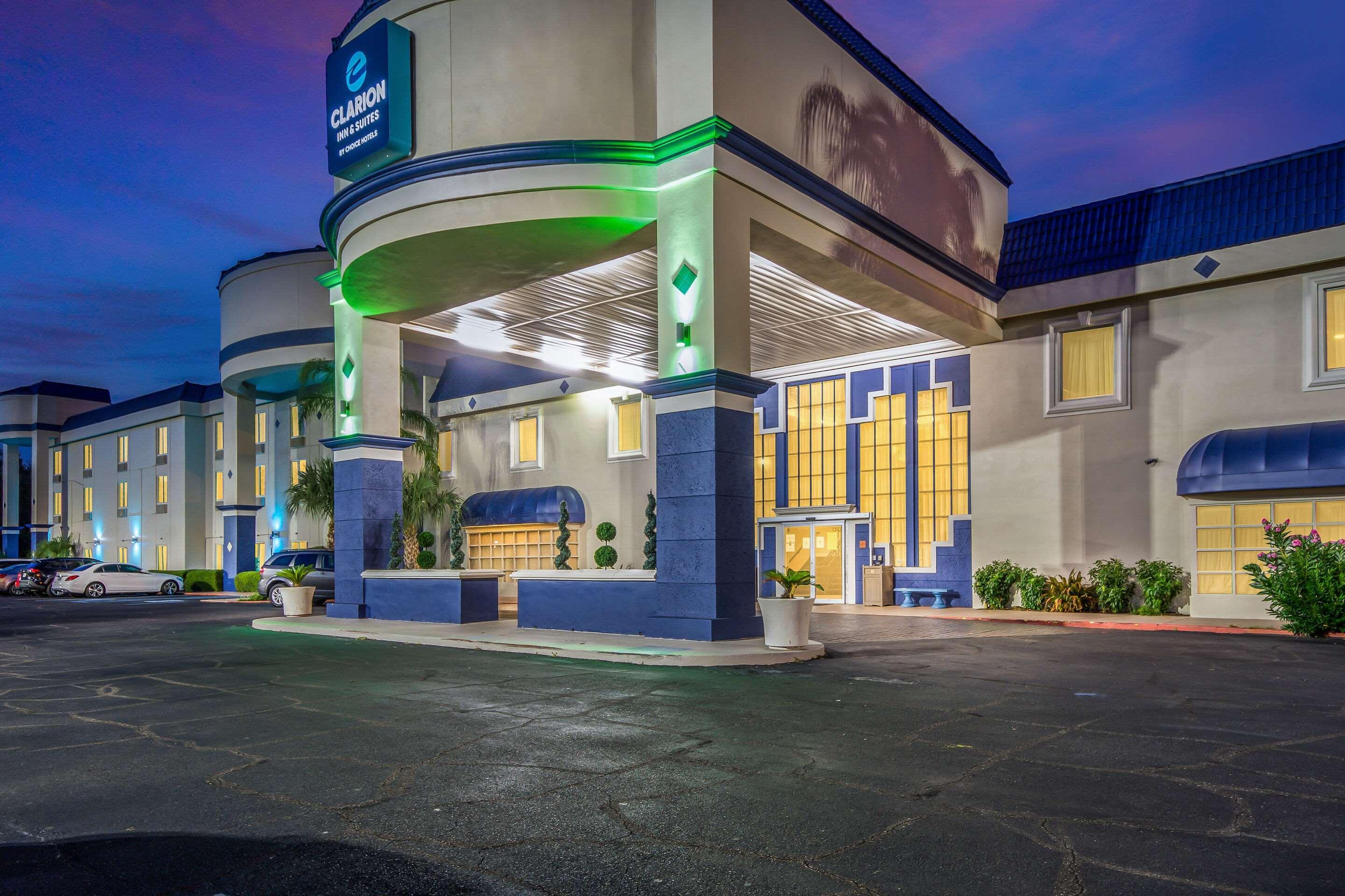 Clarion Inn & Suites Central Clearwater Beach Экстерьер фото