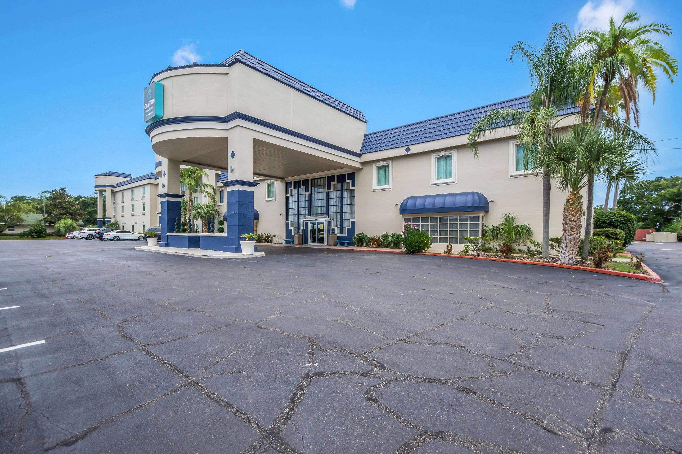 Clarion Inn & Suites Central Clearwater Beach Экстерьер фото